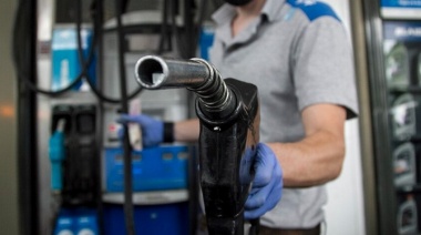 El Gobierno acordó congelar el precio de los combustibles hasta el 31 de octubre