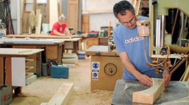 La actividad manufacturera aumentó 3,9% en noviembre, pero cayó 3,7% anual