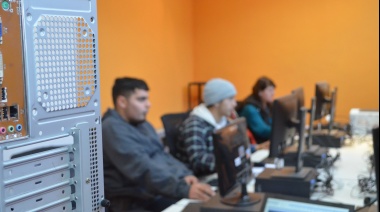 Empleo dicta talleres informáticos para mejorar las competencias laborales