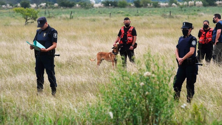 La semana pasada más de 100 efectivos policiales realizaron rastrillajes en dos predios de la localidad de San Vicente.
