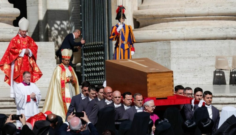 Multitudinario último adiós al papa Francisco