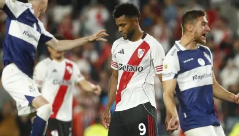 El fuerte posteo de Miguel Borja tras su penal errado en la derrota de River ante Gimnasia