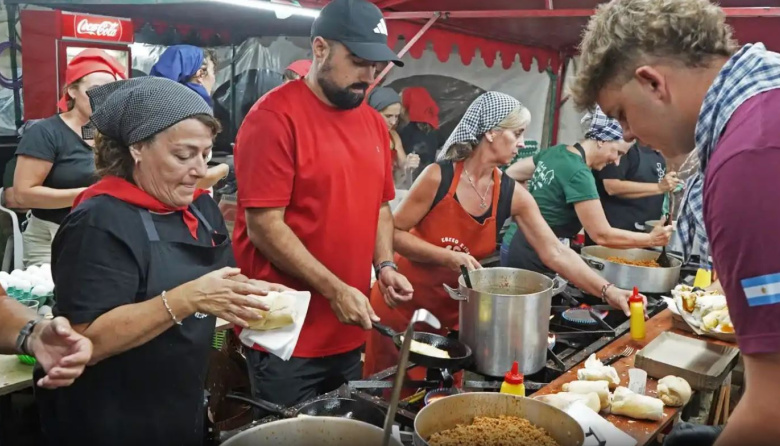 Con mucho público se inauguró la Feria de las Colectividades