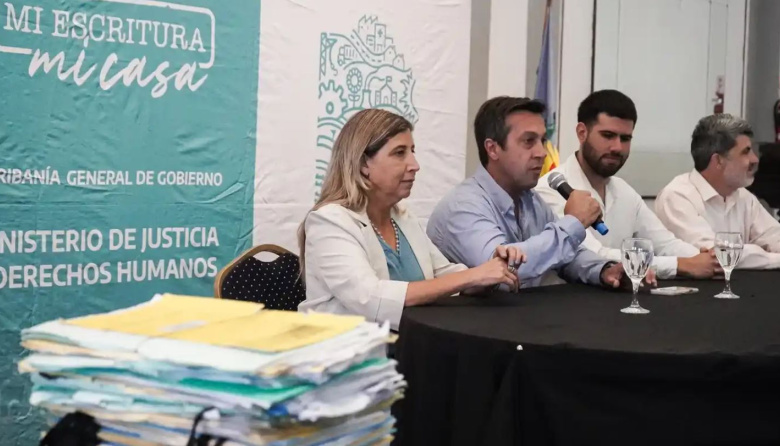 Más de 130 familias firmaron la escritura para la vivienda propia
