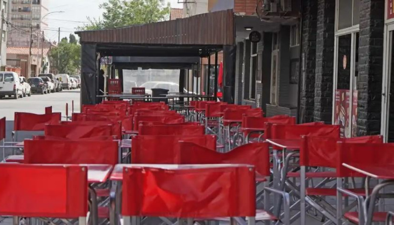 Notable caída de visitas y de ingresos respecto a 2025