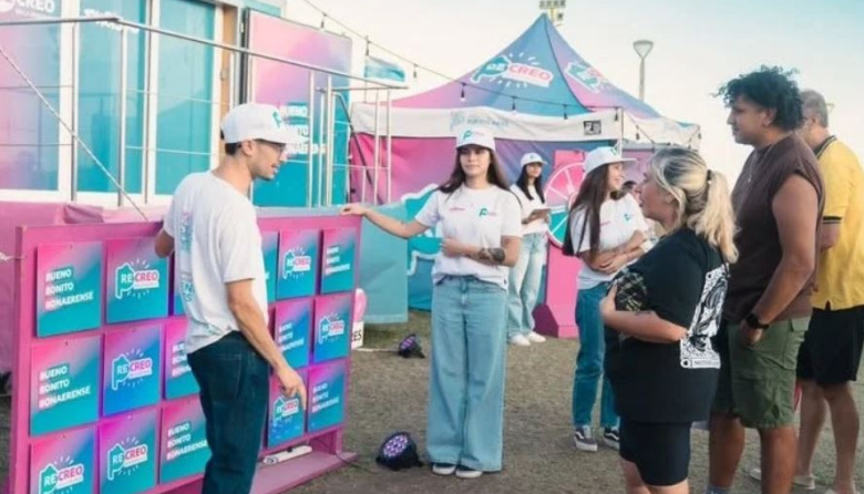 ReCreo interactuó con el público en plena costa necochense
