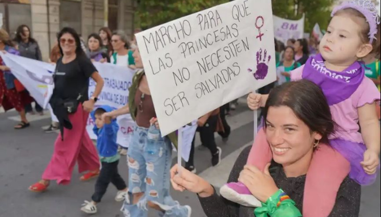 Mujeres marcharon por el centro en una nueva jornada del 8M
