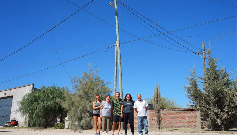 Vecinos de Quequén agradecieron la colocación de luminarias LED en su barrio