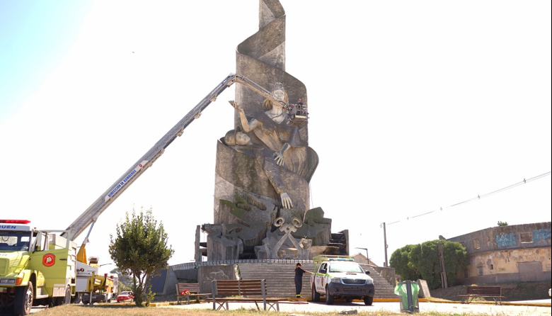 Se efectúa la puesta en valor del Monumento a la Gesta de Malvinas en Quequén