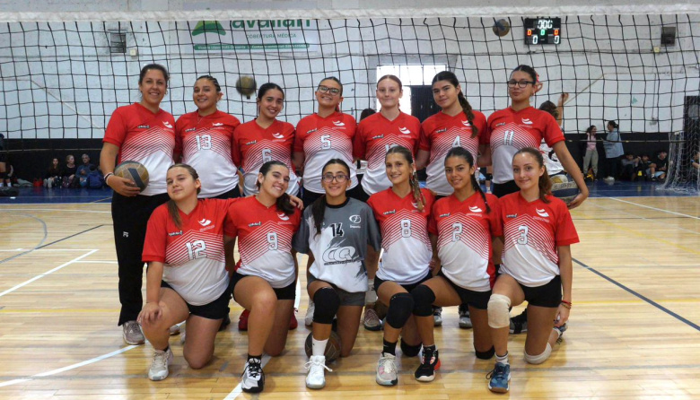 Destacada participación de la Escuela Municipal de Vóley en Olavarría