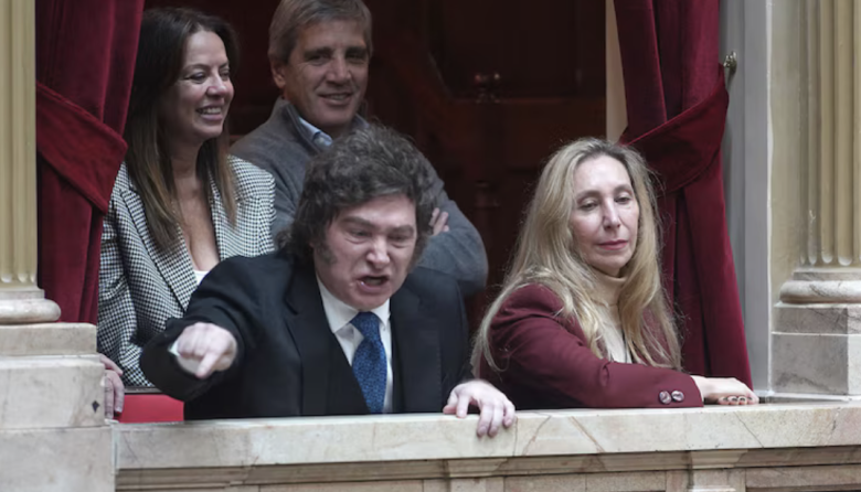 Congreso al rojo vivo: Milei insultó a diputados, apuntó contra periodistas y salió a blindar a Adorni