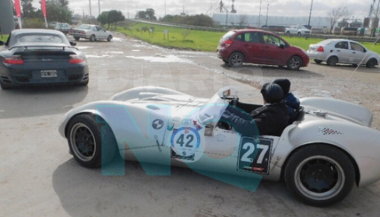 Más de 40 autos clásicos y deportivos llegaron a Quequén en una nueva edición del “300 Millas Sport”