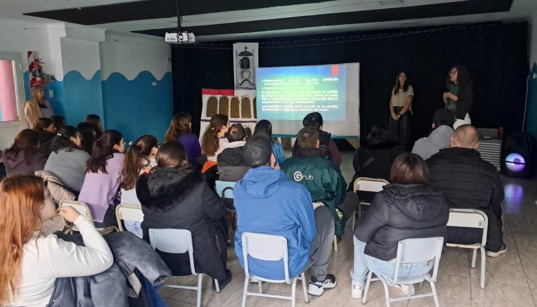 Jornadas sobre crianza respetuosa en jardines municipales fortalecen el acompañamiento familiar
