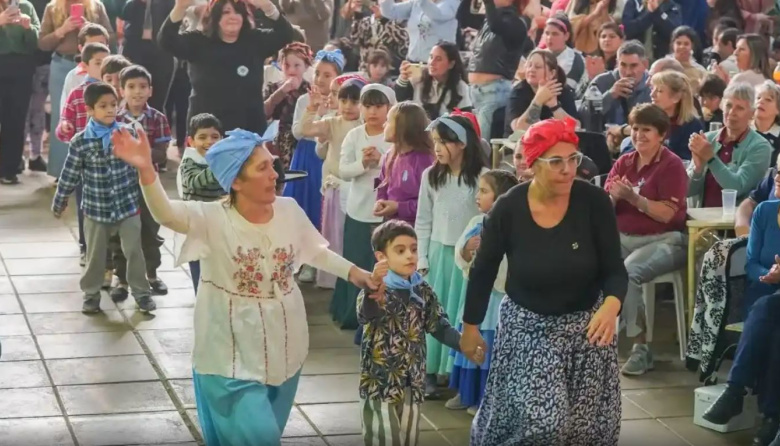 Tradición y comunidad en la peña de la Escuela 35