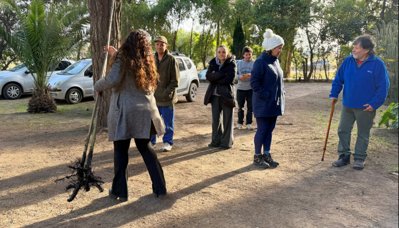 Muy buena respuesta de los vecinos en el inicio de la entrega gratuita de árboles