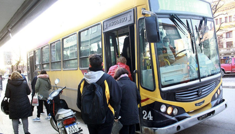 Empresas de colectivos aseguran que el sistema atraviesa una situación límite