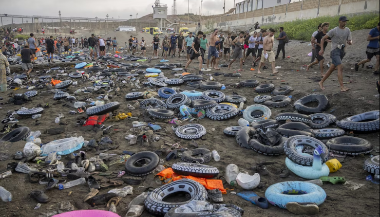 Quiénes son las mafias a las que apuntan España y Marruecos como causantes de la crisis de Ceuta: así operan las redes que trafican con migrantes