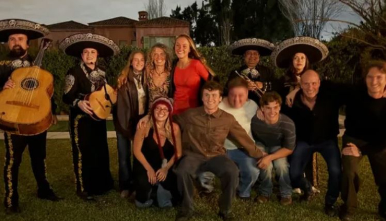 Maru Botana cumplió 57 años y festejó a lo grande: baile, mariachis y un enorme rogel