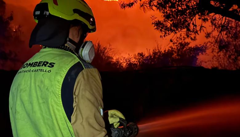 Tres fuegos amenazan Castellón y obligan a confinamientos y evacuaciones: riesgo extremo de incendios en la Comunidad Valenciana