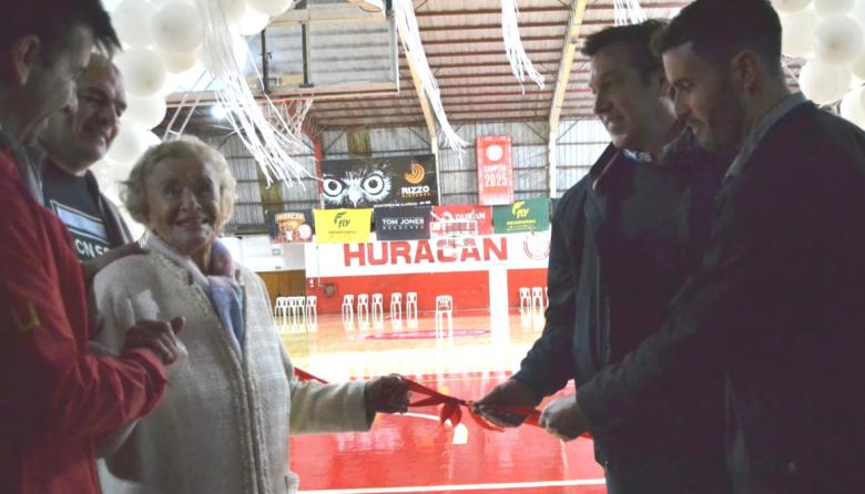 El Intendente participó en la inauguración del piso flotante del Club Huracán
