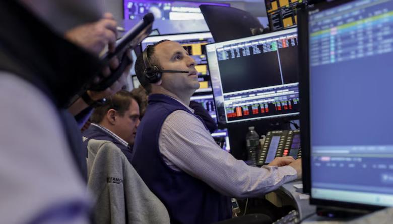 Suben los bonos argentinos y el riesgo país cae 5%, detrás del rebote de Wall Street