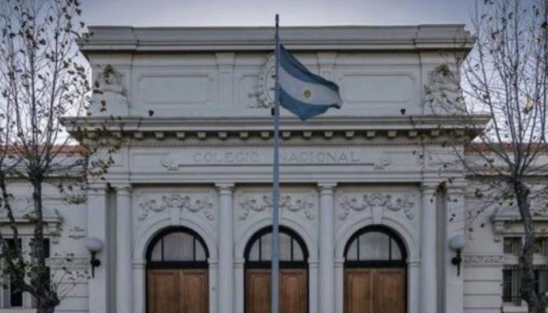 El Colegio Nacional organiza una feria para recaudar fondos y reparar los techos del edificio
