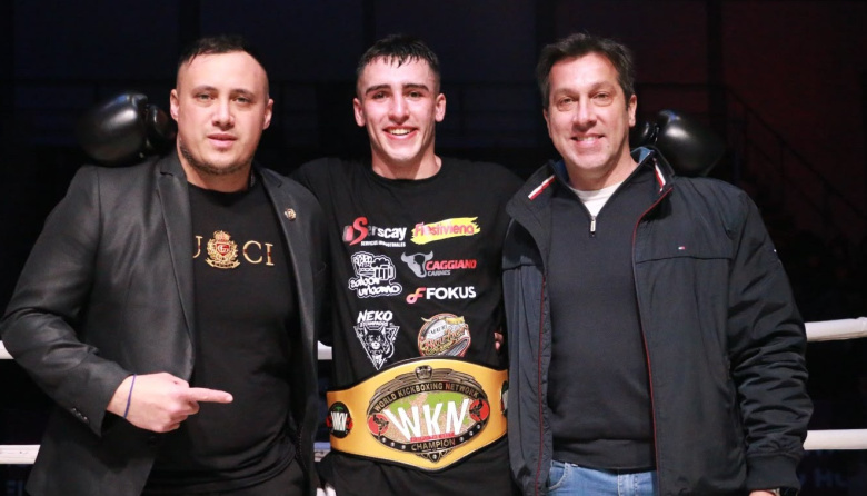El Intendente entregó el cinturón WKN en una exitosa jornada de kickboxing en el Polideportivo