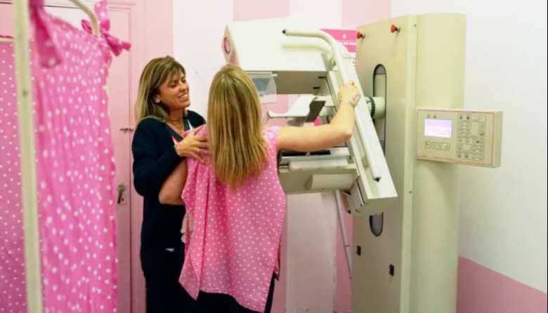 Prevención del cáncer de mama: Charlas en los CAPS y jornadas especiales de mamografías