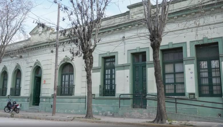 La Escuela 4 reúne fondos para restaurar el frente de su edificio
