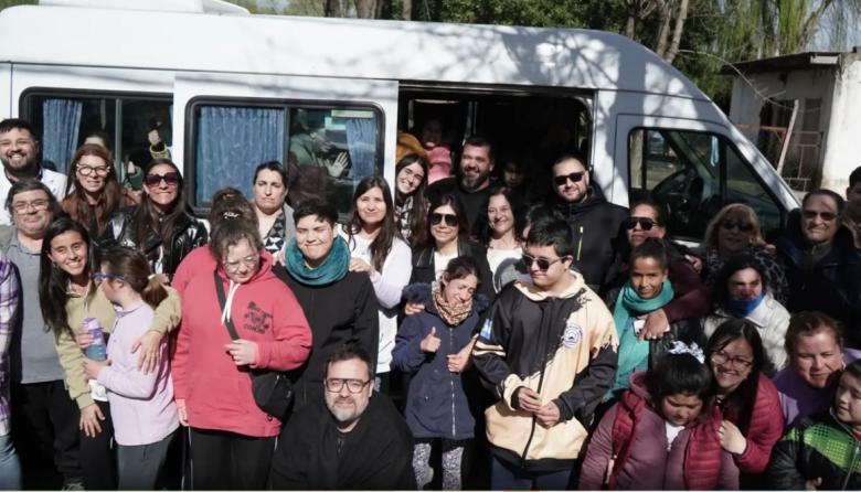 La Escuela Especial Nº 503 ya cuenta con combi propia