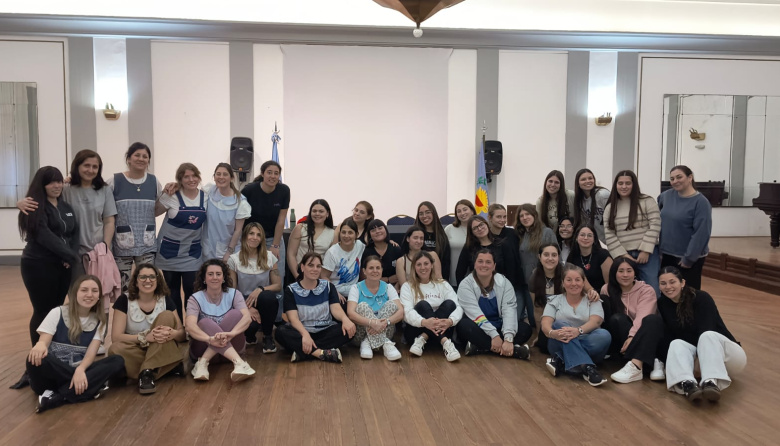 Docentes y estudiantes participaron del taller “El cuerpo como territorio de encuentro”