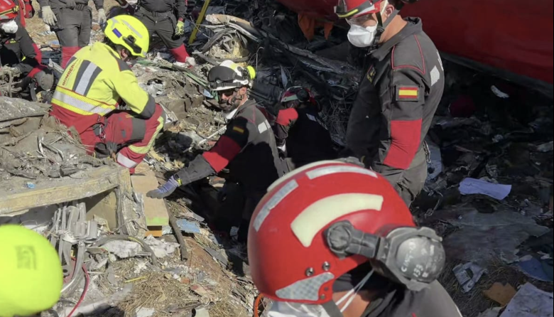 Tragedia ferroviaria en España: ascienden a 69 los muertos y continúan los trabajos de rescate