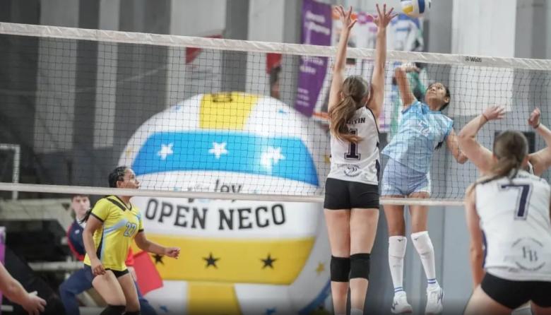 Comenzó el 13° Open Neco Vóley en el Polideportivo Municipal