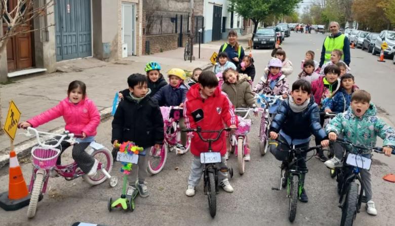 Los chicos del Jardín Lassalle aprendieron las normas de tránsito en un circuito especial