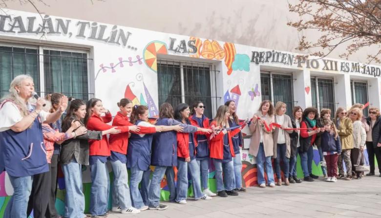 El Jardín Pío XII inauguró un mural participativo en su fachada