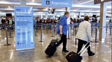 El Gobierno evalúa nuevas restricciones para quienes viajen al exterior