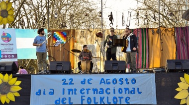 Domingo de sol y floklore