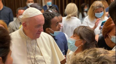 El Papa Francisco recibió a refugiados recién llegados de Afganistán