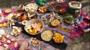 Cómo se prepara la caña con ruda, la bebida que celebra a la Pacha 