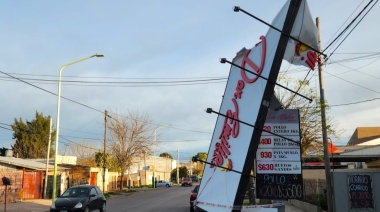 Vientos de más de 100 kilómetros por hora causaron destrozos en Bahía Blanca