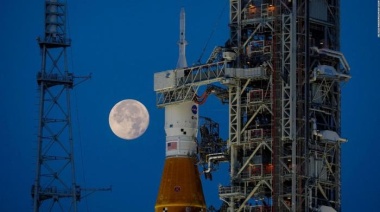 La NASA va por la reconquista de la Luna con el cohete más poderoso tripulado por maniquíes