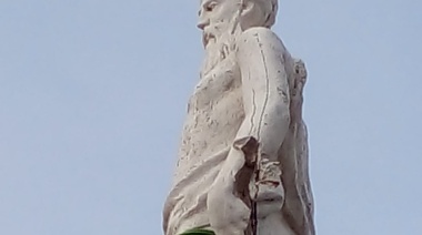 Se retiró el monumento al mitológico Dios Neptuno para su restauración