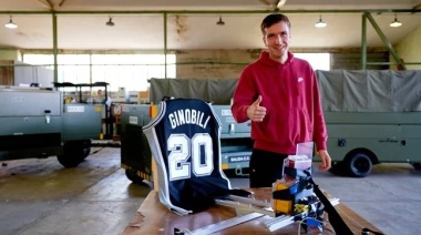 La camiseta 20 de Emanuel Ginóbilli fue lanzada a la estratósfera