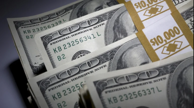 Disparada de las monedas paralelas: El dólar blue cerró a $356 para la venta