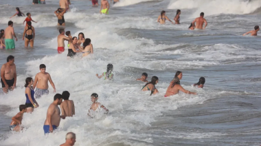 Murió un turista de 71 años que fue golpeado por una ola