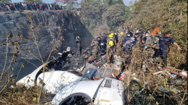 Murieron 67 personas al estrellarse un avión en Nepal