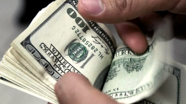 El dólar blue cerró la semana a $442 y la brecha cambiaria volvió a superar el 100%