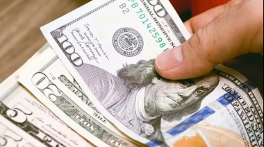 El dólar blue presiona sobre la economía en año electoral y cerró a $522