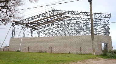 Comenzó a techarse el Polideportivo Noroeste, que ya llega al 60% de su construcción