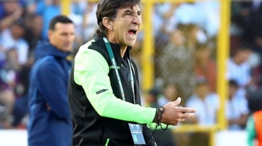 "Tiene que dar vergüenza": el descargo del DT de Bolivia tras la goleada de Argentina